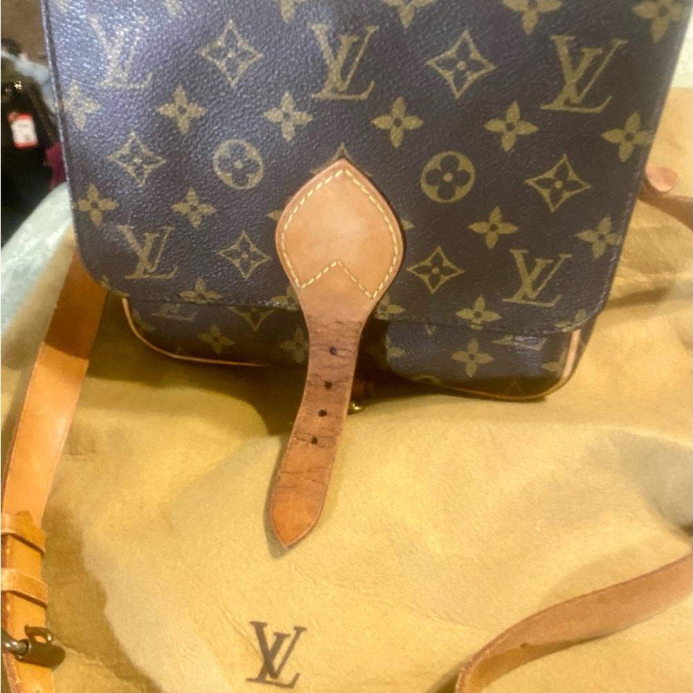 Stylish and Beautiful Louis Vuitton Brown Monogram Messenger Bag - Picture 8 of 9
